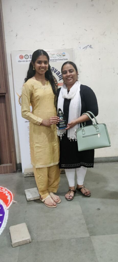 Miss.Mihika Shah won 'Chairman Award' at Pratibhotsavam Nagpur