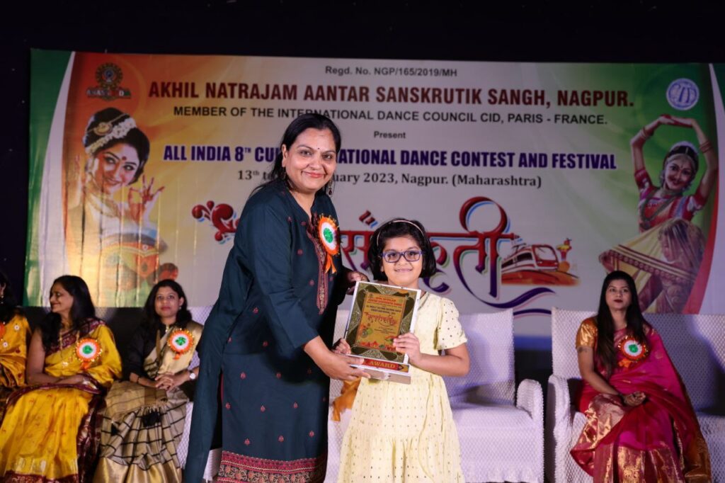 Miss. Anvita Pal received jury award in solo minor category