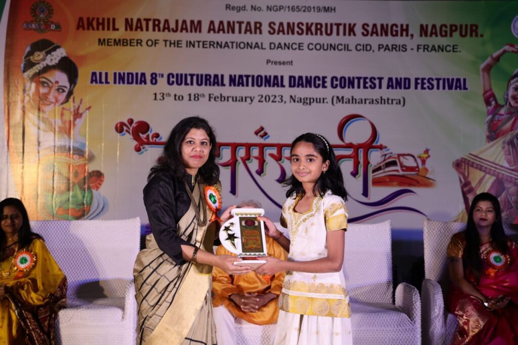 Miss. Avani Kalmegh received third prize in solo junior category